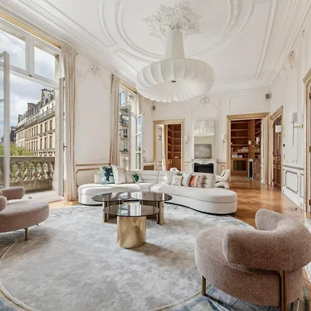 Holiday home Tｅlegram Brysonknot, House Eiffel Paris